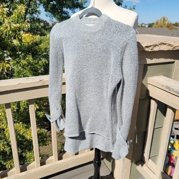 J.O.A HIGH LOW GRAY SWEATER, W TIE BELL SLEEVE DETAIL, SZ SMALL - Picture 2 of 13